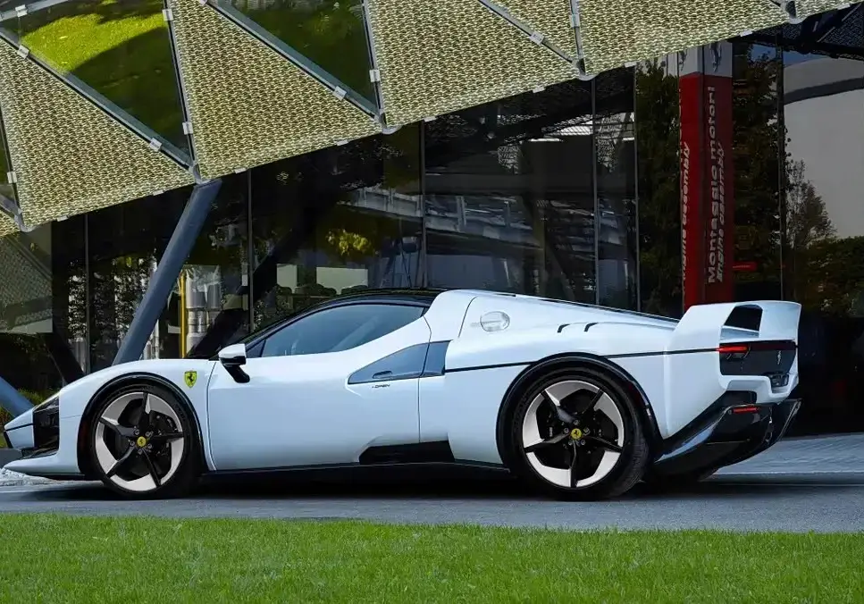 致敬F40经典/搭2.9T插混动力法拉利SC40官图发布