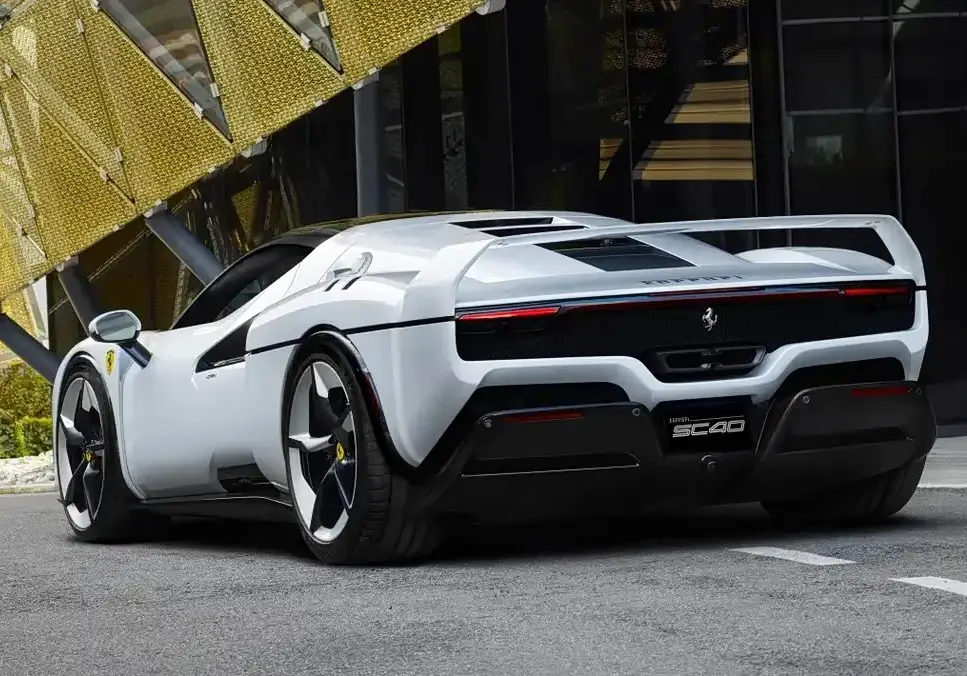 法拉利首款插混跑车发布__法拉利插电式混合动力