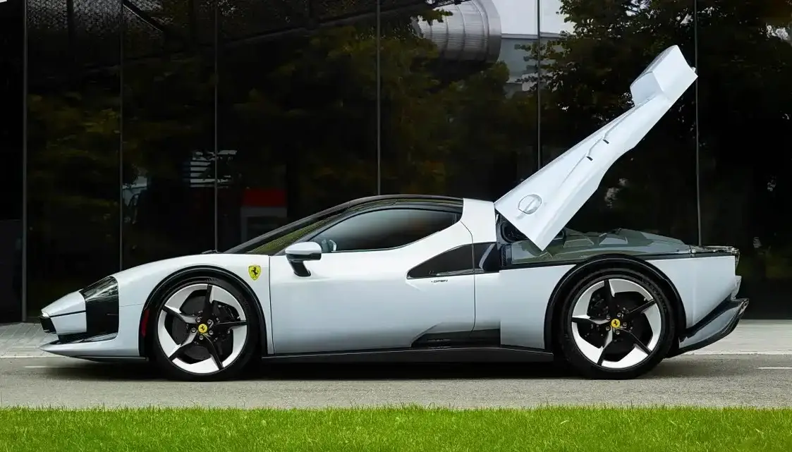 _法拉利首款插混跑车发布_法拉利插电式混合动力