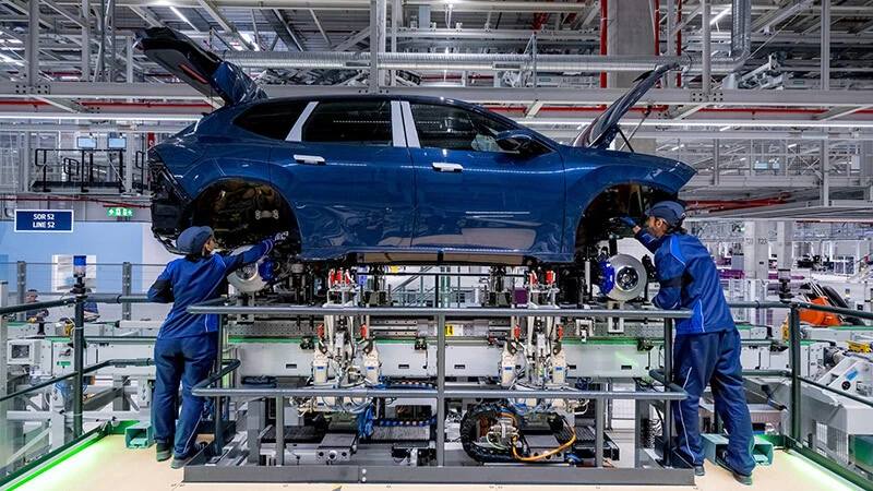 作妖自毙！车企警告：缺少中资芯片伤害美国