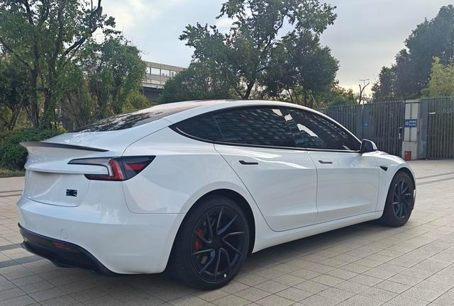 百公里加速仅需3。1秒！准新款特斯拉 Model 3，28。8万元尽享速度与激情？-有驾