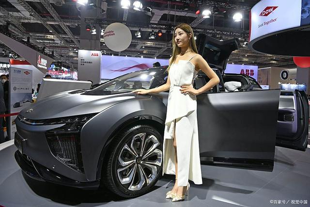 以前总觉得新能源车是“高价老头乐”。现在只能自问一句——这到底谁在落伍？-有驾