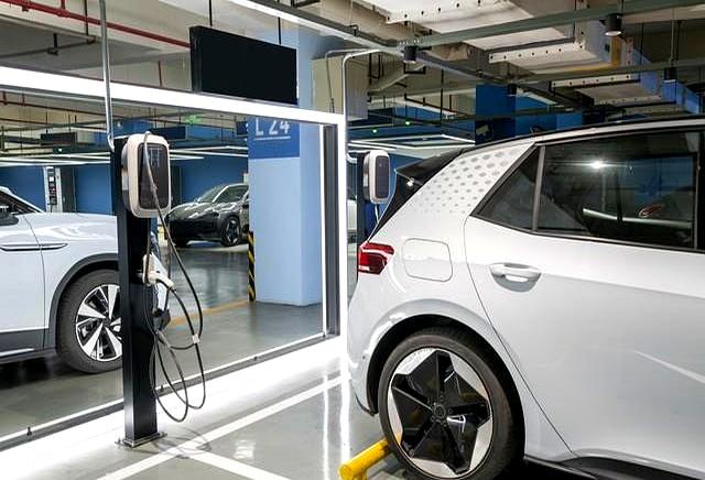 增程车换成纯电,充电方便,开起来更安静-有驾