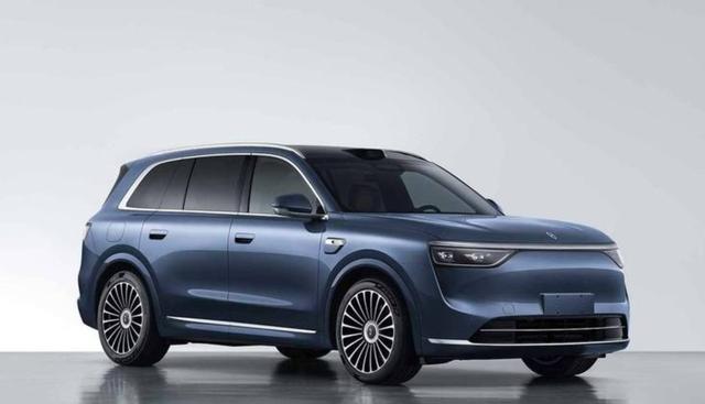 一个月卖四万台车其中三万台是四十万以上的,这份成绩让人惊叹不已,显示出品牌在高端市场中的强大竞争力与用户的巨大信任感-有驾