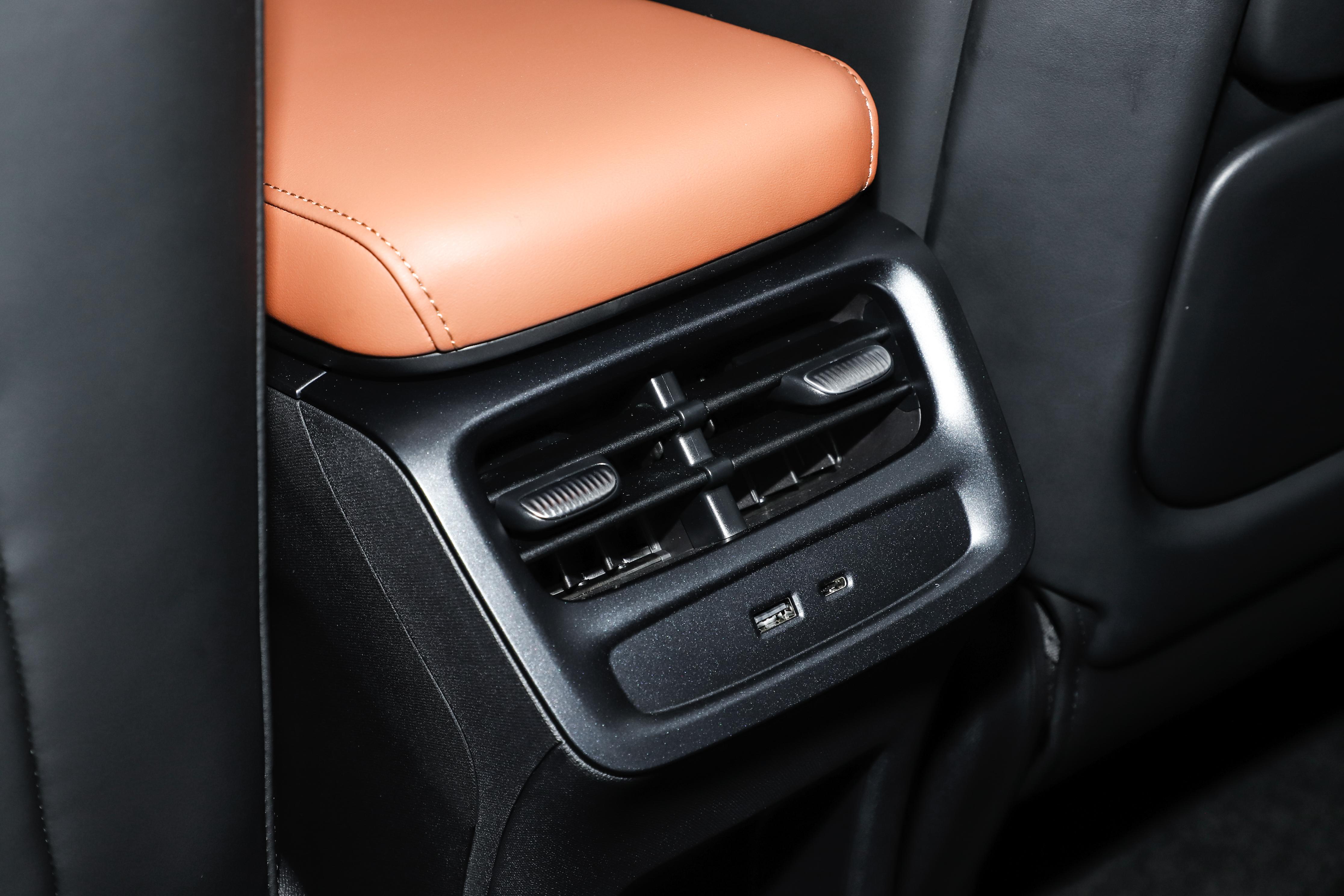 奇瑞前脸和后脸一样是哪款_奇瑞家族前脸_