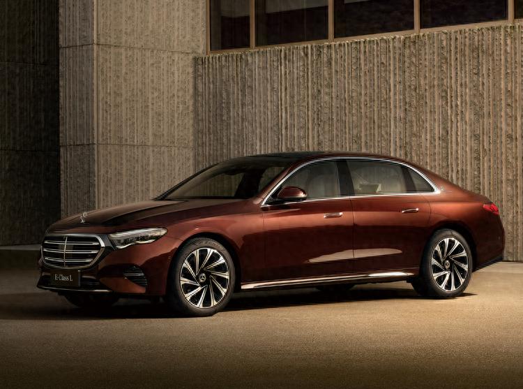 奔驰再遭投诉，车主吐槽付费功能太坑人！