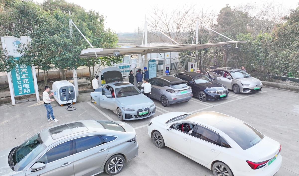 _电车是高速省电还是低速省电_电车和油车高速对比