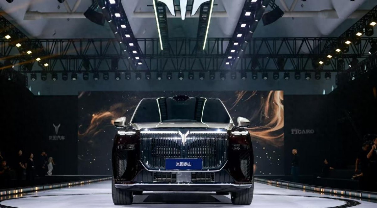 岚图泰山官宣11月上市，到底有多硬核？首搭华为超500线激光雷达