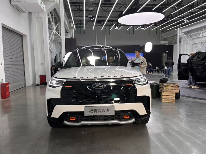 硬核之上，布局再拓！全新福特探险者昆仑穿越版新车亮相