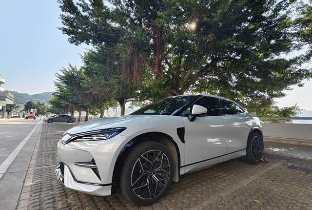 喜提宋L EV!四个月实测:一公里不到一毛钱,完胜油车,值!-有驾