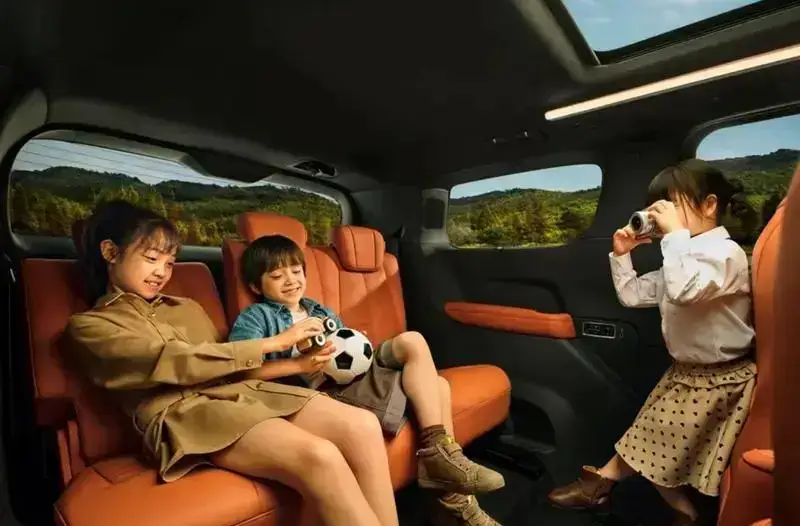 别克至境世家空间信息公布行业首创330mm超长电动滑轨