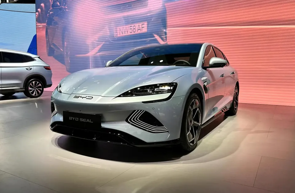 两个信号，扑灭燃油车“翻身”的火苗，合资品牌明年要倒点霉了