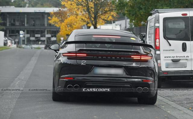 纽北赛道420mm碳陶盘烧到1000度，那台771马力的四门轿跑在7分04秒后浮出水面-有驾