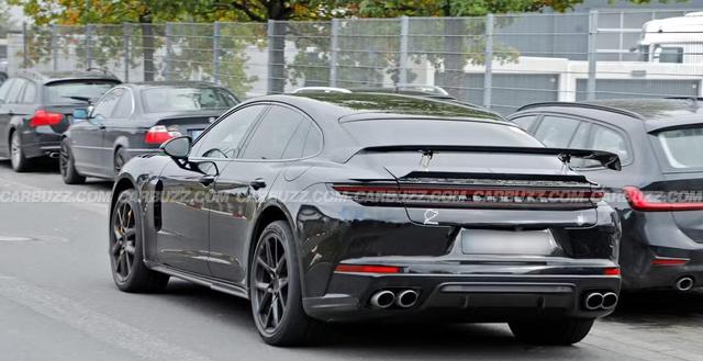 纽北赛道420mm碳陶盘烧到1000度，那台771马力的四门轿跑在7分04秒后浮出水面-有驾