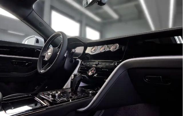 3.5秒破百 宾利飞驰极致版施坦威定制版图！搭载4.0T V8插混系统-有驾