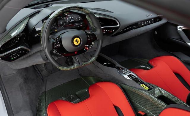 马拉内洛工厂里藏了24个月的那台红车,720匹V8配1380公斤车身却砍掉尾翼-有驾