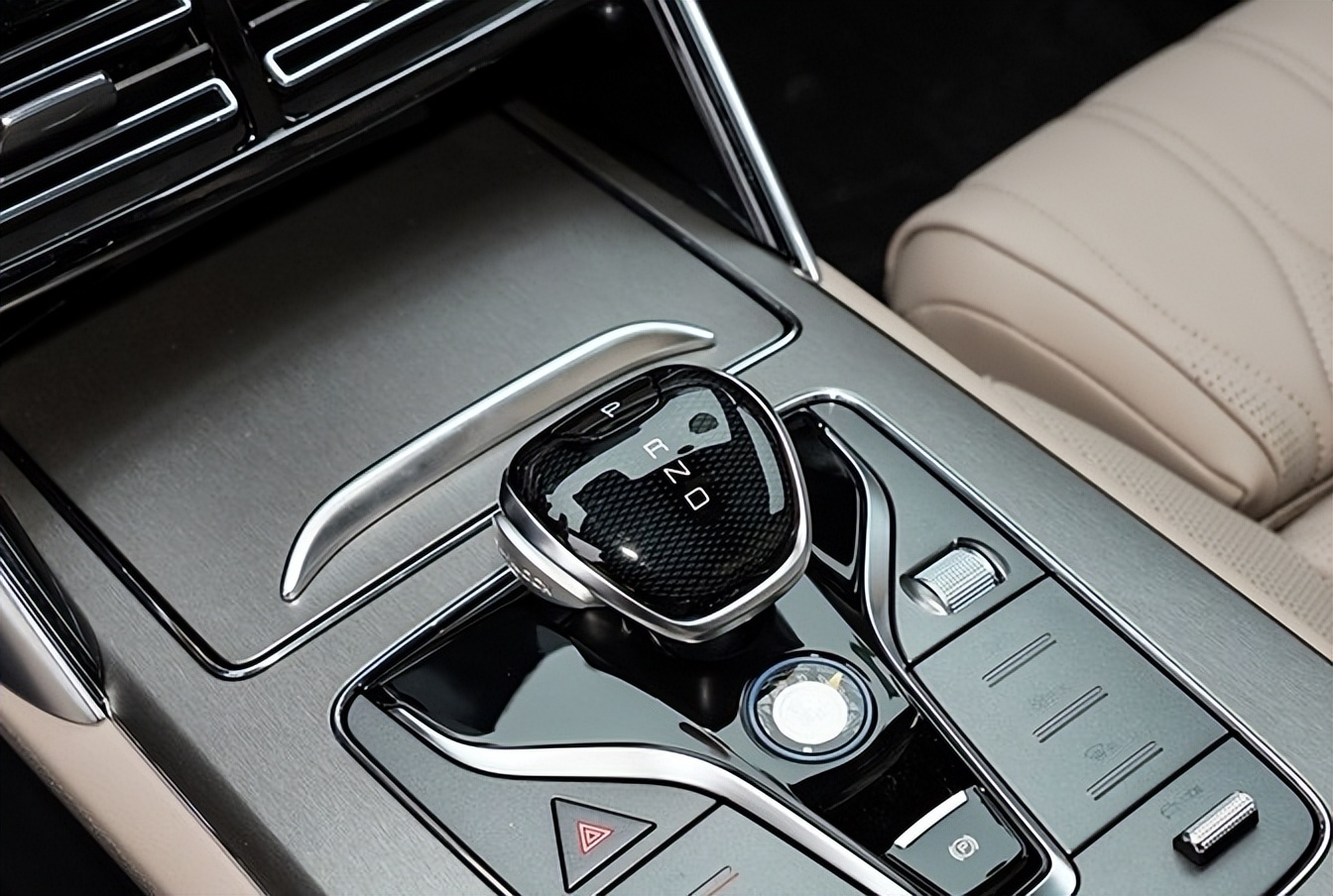 _唐试驾视频燃油版_国产suv唐