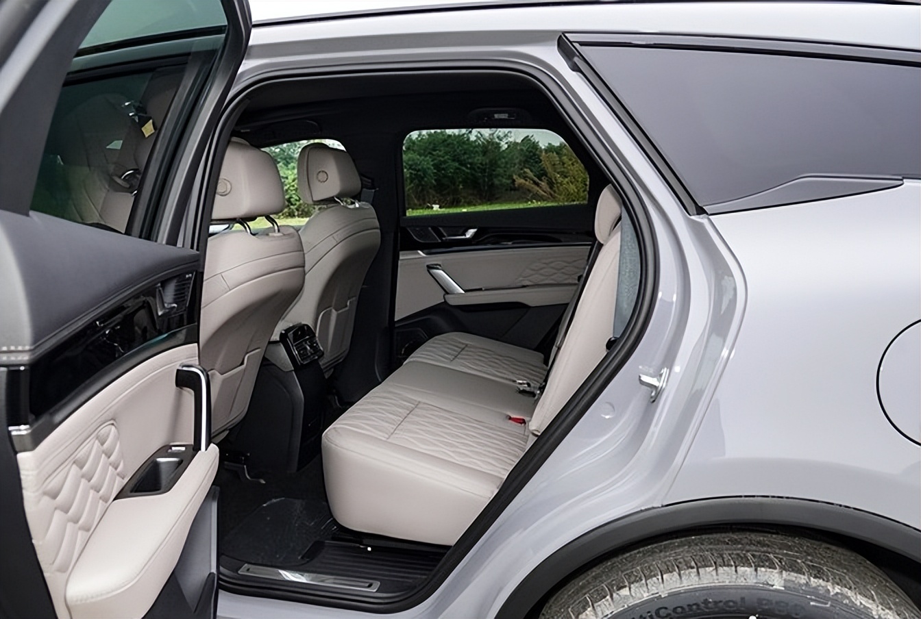 唐试驾视频燃油版__国产suv唐