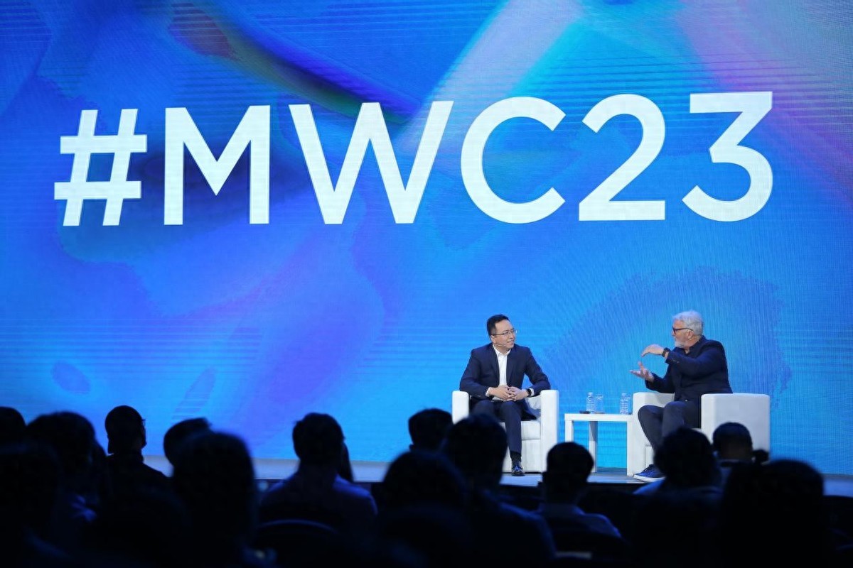 荣耀MagicV2官宣，或将引领手机未来发展方向