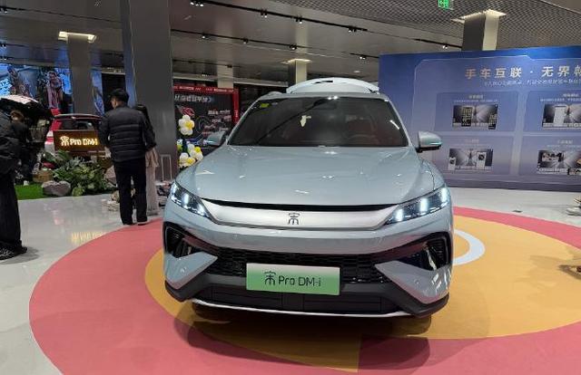 9.98万起售1508公里续航,比亚迪这台混动SUV让4S店销售改口:别再问CR-V怎么样了-有驾