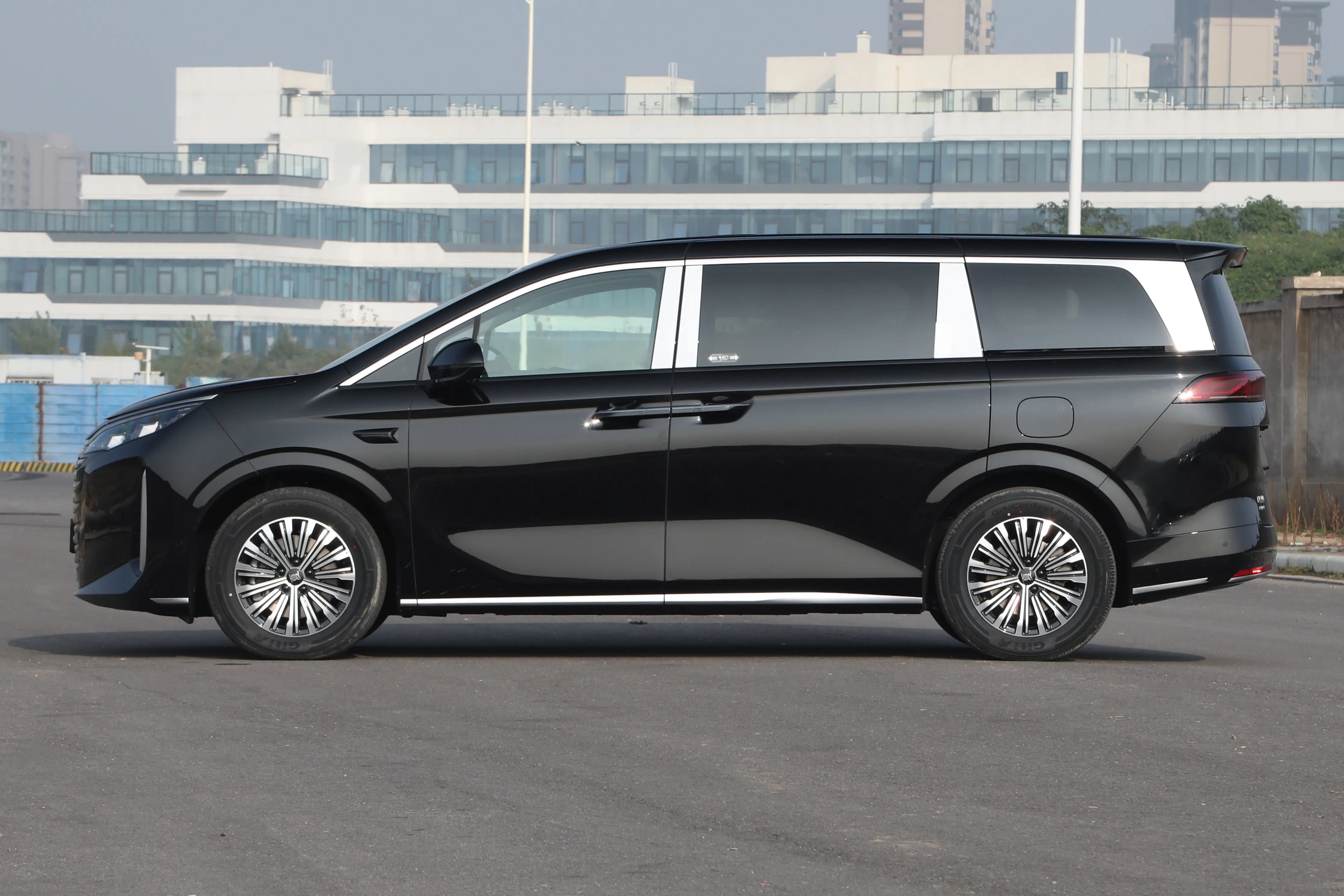 比亚迪最新款元__比亚迪元新款2021多少钱