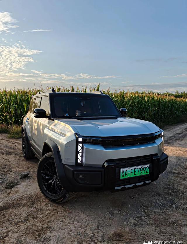 10.99万买增程四驱方盒子，4.7秒破百还能涉水625毫米，这台车把硬派越野的玩法彻底改写了-有驾