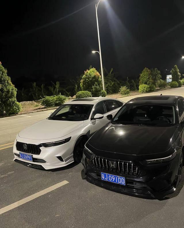 白色优雅黑色沉稳，英仕派的双面格调