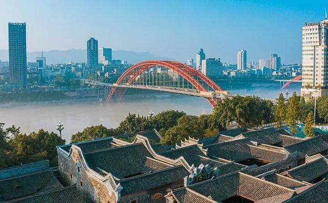 宜宾智轨电车：城市交通新体验