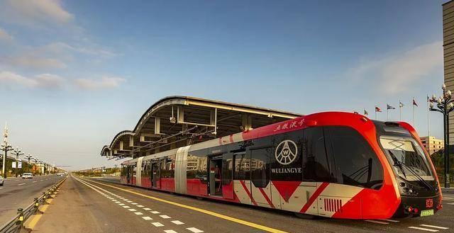 宜宾智轨电车:城市交通新体验-有驾