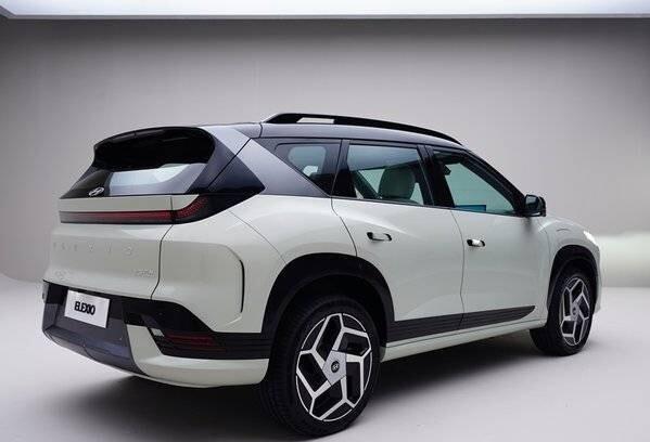 北京现代EO羿欧上市,722km续航+8295芯片,11.98万起-有驾