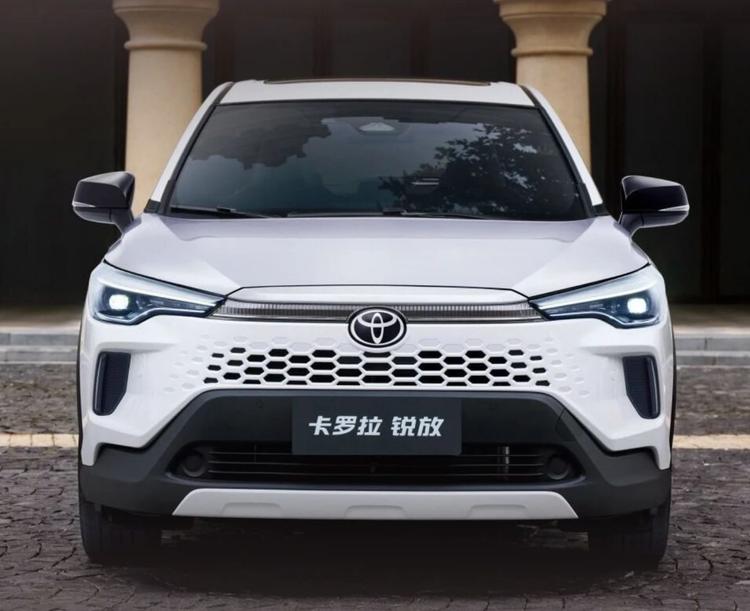 继续减配？新款卡罗拉锐放上市，又是一片吐槽？__卡罗拉与锐程cc的对比