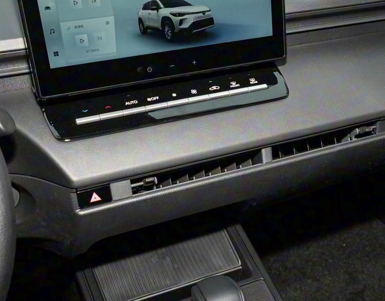 继续减配？新款卡罗拉锐放上市，又是一片吐槽？_卡罗拉与锐程cc的对比_