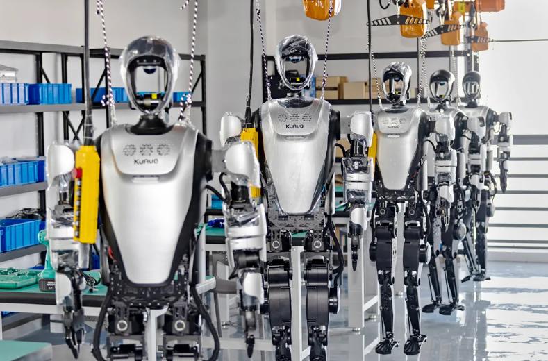 宇树、乐聚、智元IPO竞速 两代人形机器人企业的“殊途同归”？__宇树、乐聚、智元IPO竞速 两代人形机器人企业的“殊途同归”？