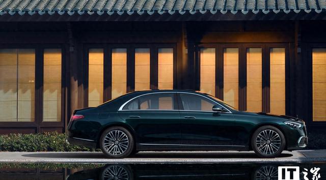 奔驰S级这台4.0T发动机藏了个电动涡轮，1800转就能爆发1430牛米，老司机试完发现这套路有点不一样