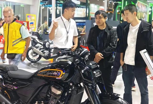 宗申隆鑫强强联手！2025摩博会揭秘智能化摩托车如何颠覆你的骑行体验？-有驾