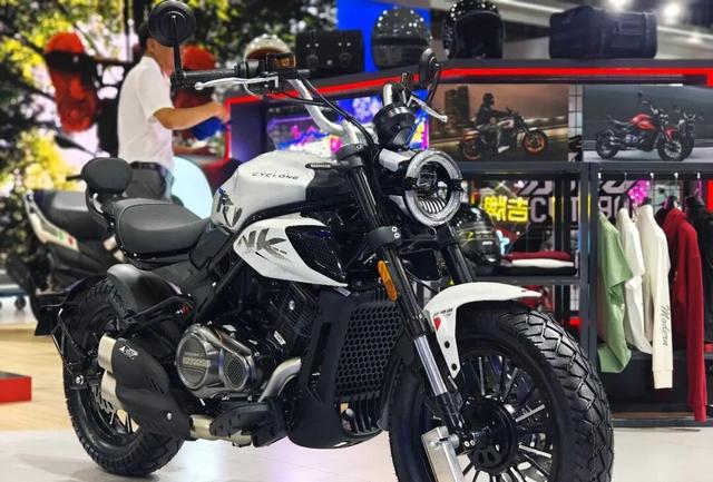 宗申隆鑫强强联手！2025摩博会揭秘智能化摩托车如何颠覆你的骑行体验？-有驾