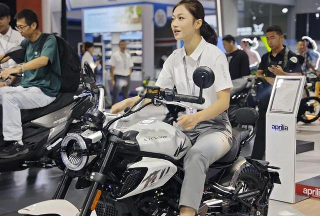 宗申隆鑫强强联手！2025摩博会揭秘智能化摩托车如何颠覆你的骑行体验？-有驾