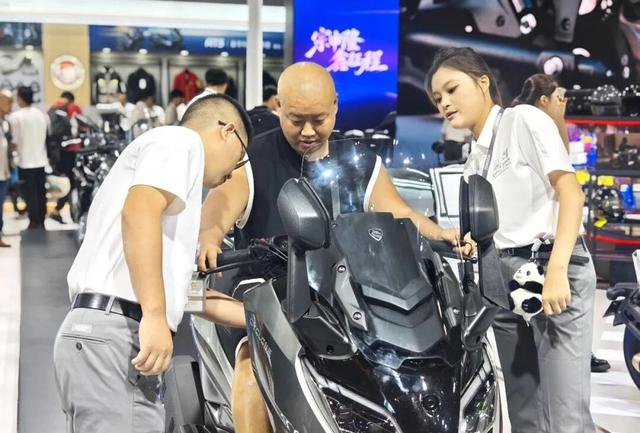 宗申隆鑫强强联手！2025摩博会揭秘智能化摩托车如何颠覆你的骑行体验？-有驾