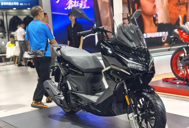 宗申隆鑫强强联手！2025摩博会揭秘智能化摩托车如何颠覆你的骑行体验？-有驾