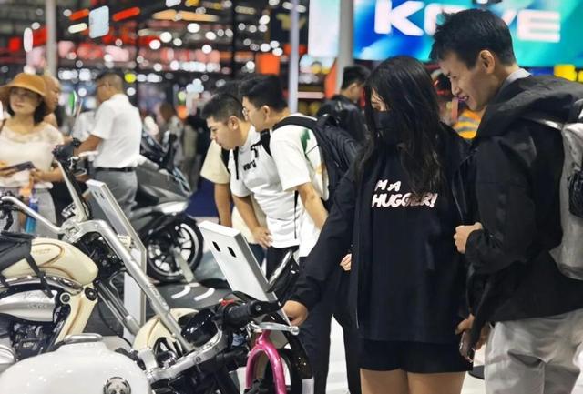 宗申隆鑫强强联手！2025摩博会揭秘智能化摩托车如何颠覆你的骑行体验？-有驾