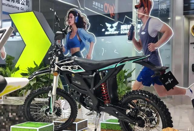 宗申隆鑫强强联手！2025摩博会揭秘智能化摩托车如何颠覆你的骑行体验？-有驾