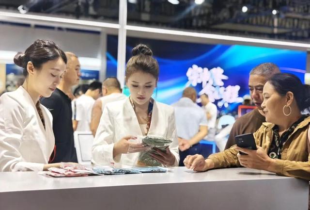 宗申隆鑫强强联手！2025摩博会揭秘智能化摩托车如何颠覆你的骑行体验？-有驾