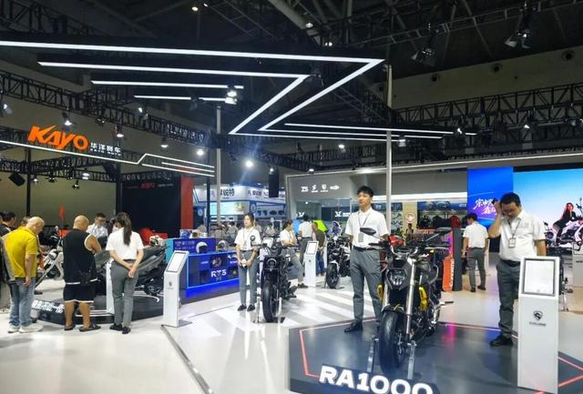 宗申隆鑫强强联手！2025摩博会揭秘智能化摩托车如何颠覆你的骑行体验？-有驾