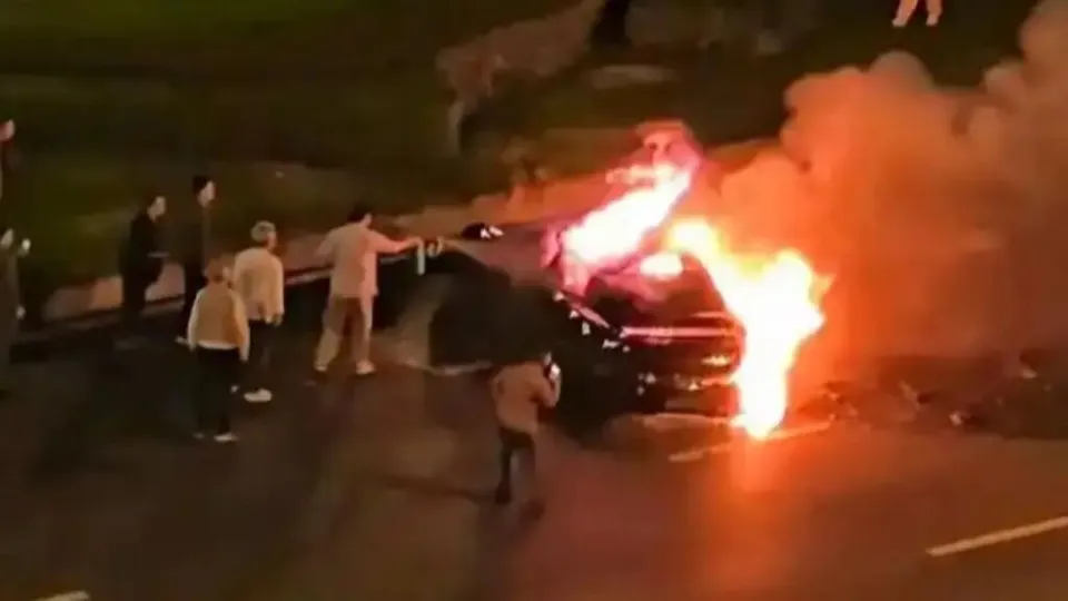 为何传统燃油车很少用隐藏式门把手？