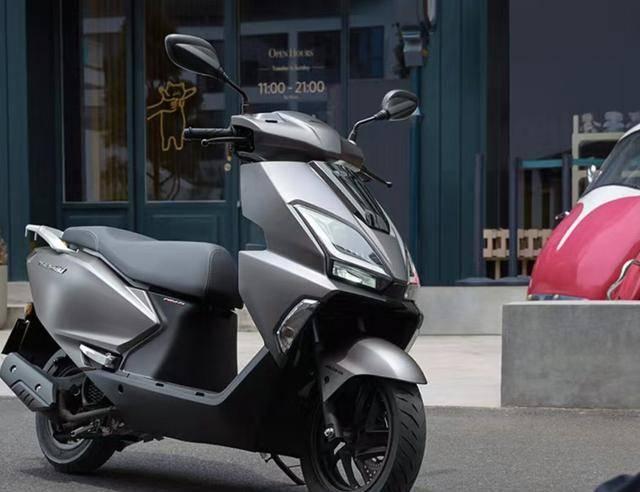 五千元铃木GS125库存车：国三排放的夜行伙伴-有驾