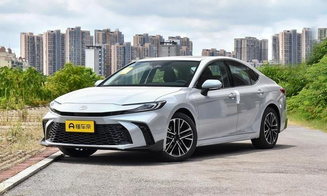 凯美瑞燃油对决双擎：差价的博弈！这4类人选燃油不后悔