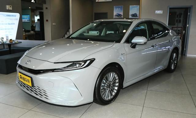 凯美瑞燃油对决双擎:差价的博弈!这4类人选燃油不后悔-有驾