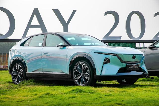 “甜蜜暴击”！我在粉丝盛典现场被王心凌和马自达EZ-60圈粉了-有驾