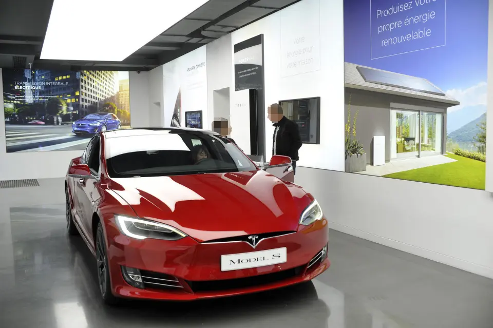 特斯拉在美被诉“存致命风险”：打不开车门，5人被困在燃烧的汽车内身亡