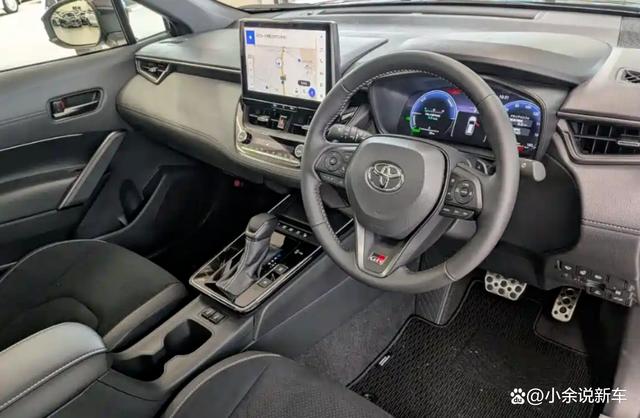 丰田卡罗拉Cross GR版，黑化外观很帅气，配1.8L混动，开起来带感！-有驾